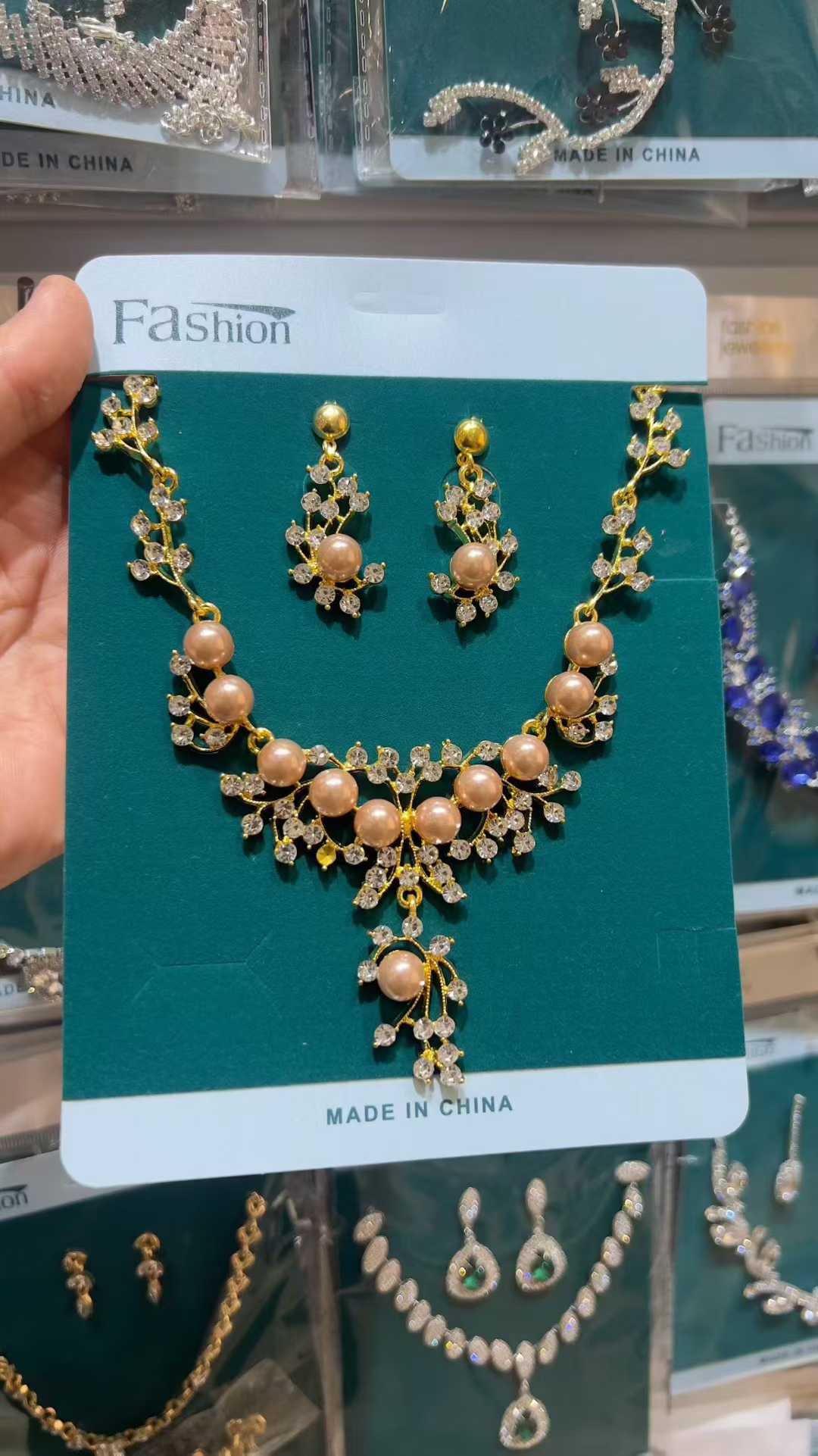 Elegant pearl and crystal necklace set with matching earrings — factory direct wholesale, stylish quality at competitive bulk prices.